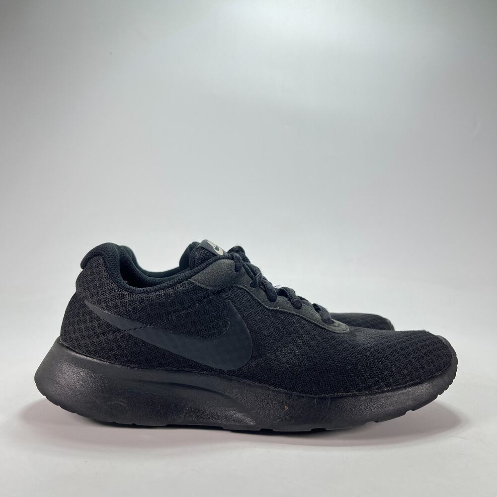 Nike Tanjun Triple Black Lightweight Running Shoes 812655-002 Women's Size 8